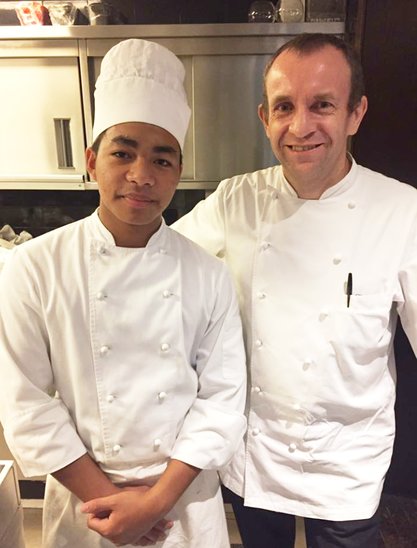 Kanha Putra-Volet et le chef du restaurant Amuz, Gilles Marx (Crédit photo : Kanha Putra-Volet)