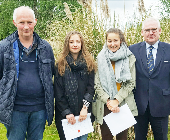 Jean-François Baux, professeur de cuisine, Marion Leloutre, Morgane Olives, M. Lesacher (Crédit photo : Lycée Sainte Thérèse)