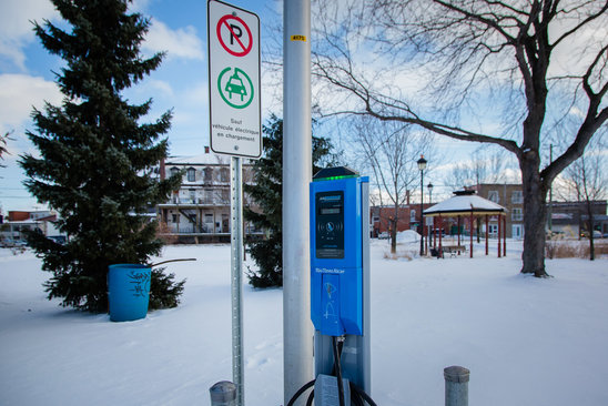 Borne pour voitures électriques au Canada. (Crédit photo : Mairie de Victoriaville)