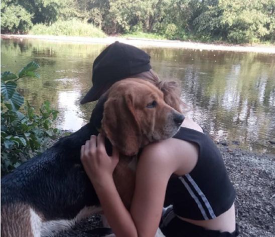 Un chien et son chasseur (Crédit photo : Orane)