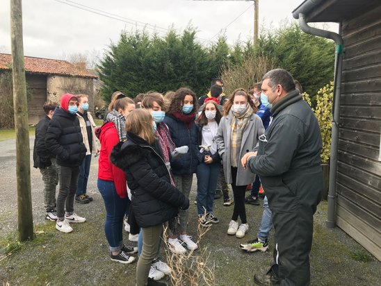 Mr Thomas et la classe de 3ème. (Crédit photo : mj)