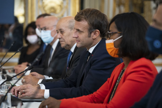 Emmanuel Macron accueille Kamala Harris le 10 novembre 2021 (Crédit photo : POOL/AFP / Sarahbeth MANEY)