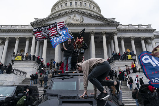 Des manifestants pro-Trump devant le Capitole, siège du Congrès américain, le 6 janvier 2021 (Crédit photo : AFP/Archives / ALEX EDELMAN)