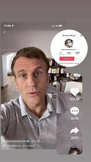 Capture d'écran d'E.Macron tournant une vidéo sur Tik Tok en mode décontractée (Crédit photo : EM)