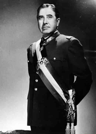 Le dictateur Augusto Pinochet, Président du Chili de 1974 à 1990. (Crédit photo : Store norske leksikon)