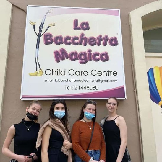 Elèves en stage dans une crèche à Malte. (Crédit photo : Lorène Cala)