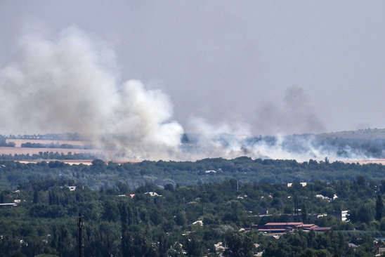 Vue d'une zone de combats à l'artillerie près de la ville de Sloviansk, dans l'est de l'Ukraine, le 7 juillet 2022. (Crédit photo : AFP / MIGUEL MEDINA)