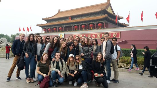 le groupe entier sur la place Tian'anmen (Crédit photo : place Tian'anmen)