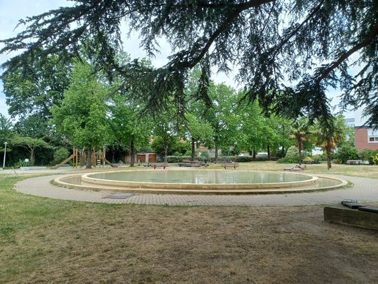 La pataugeoire, l'endroit préféré des petits et grands (Crédit photo : Anne-Lise Flageollet)