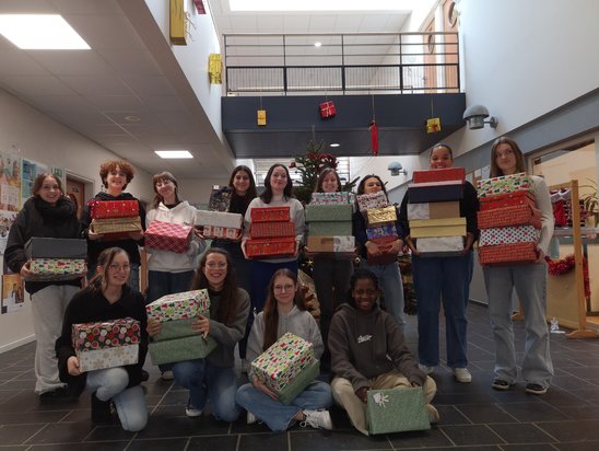 Les élèves de l'action Kidsmas ont distribué 47 cadeaux. (Crédit photo : Isabelle CANDAU)