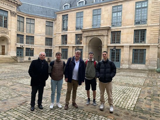 Le chef d'établissement René Camus avec Auxane Salmero,  Jean-Damien Leroy, Thomas Grudé et Jules Guillaume. (Crédit photo : Photo: Lycée Sainte-Marie)