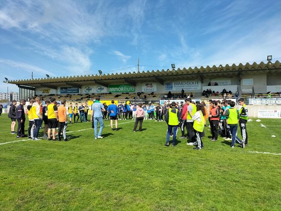 Mise en place des équipes lors du tournoi de rugby \