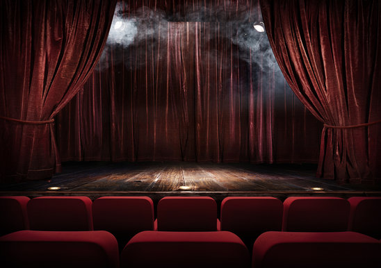 une scène de théâtre (Crédit photo : Rocksweeper/Shutterstock)