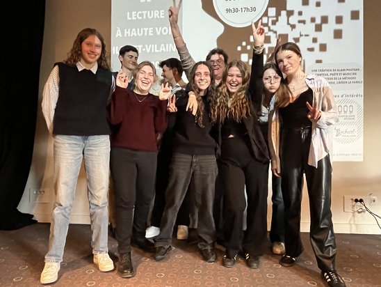 Nos orateurs d'un jour ! (Mme Le Bris, les bras levés derrière) (Crédit photo : CLB)