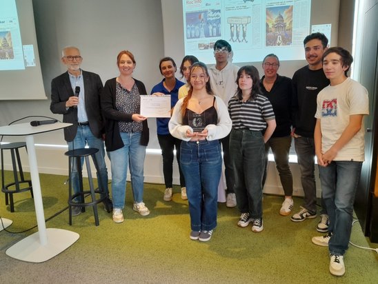 Des membres du Roc’Info à la remise du prix du Journal des lycées. (Crédit photo : Lycée Notre-Dame-du Roc)