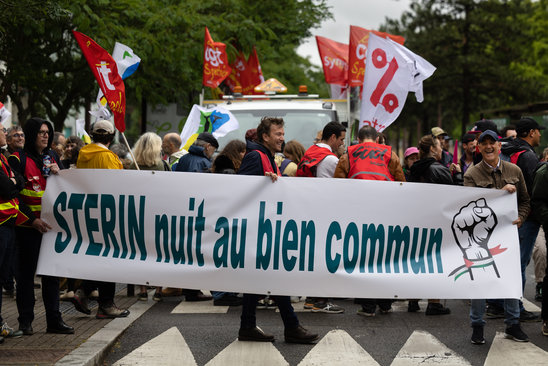 Des manifestants opposés à la tenue de la Nuit du bien commun, à Nantes, le 5 juin 2025(Crédit photo : AFP/Archives / Fred TANNEAU)