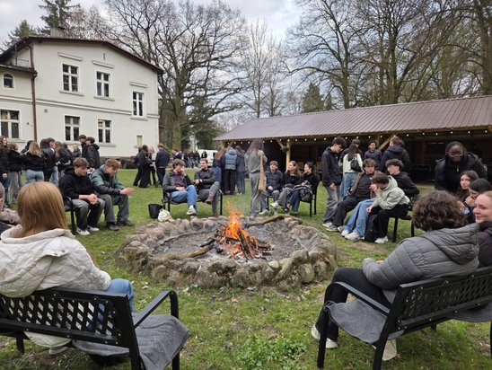 La dernière soirée, une fête autour d'un feu de camp était organisée par les Polonais. (Crédit photo : Kouigna'Mag)