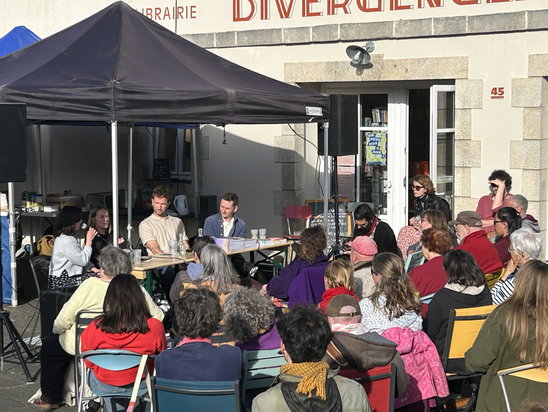 Les deux ans de la librairie et du café Divergences ont été fêtés le vendredi 17 et le samedi 18 avril 2026. (Renaud Garnier (Crédit photo : Ouest-France)