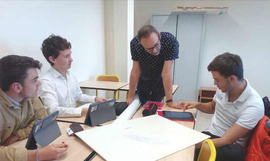 L'engagement des enseignants auprès des élèves au quotidien. (Crédit photo : Juliane Sire) L'engagement des enseignants auprès des élèves au quotidien. (Crédit photo : Juliane Sire)