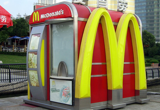 Un Mc Donald's à Shanghaï (Crédit photo : Shizhao - Wikipedia)