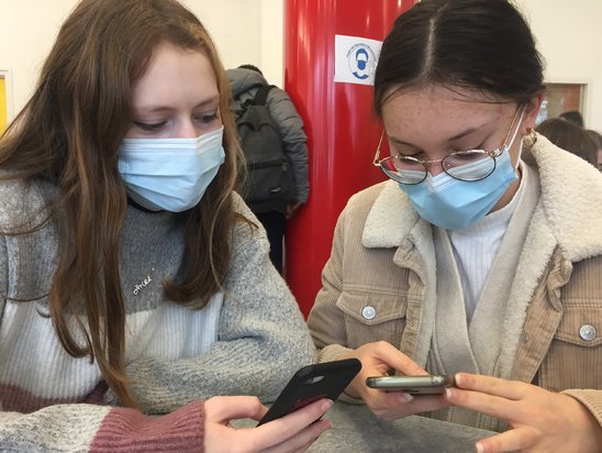 Emilie Galerneau et Léa Guillet, de gauche à droite. (Crédit photo : Mélissa Girard)