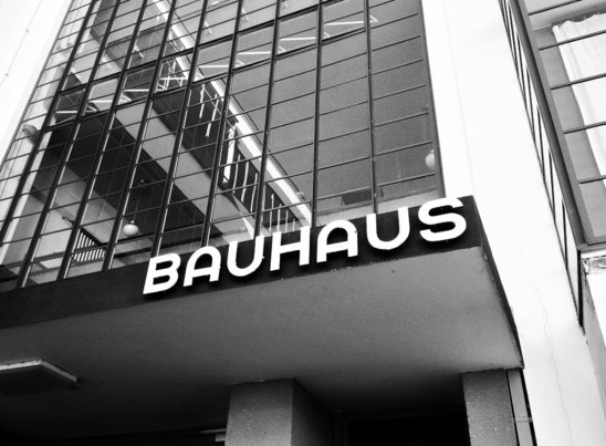 Facade du Bauhaus de Dessau (Crédit photo : Alicia1)