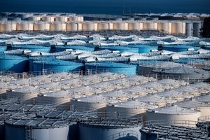 Des cuves de stockage d'eau contaminée de Fukushima. (Crédit photo : Philip FONG / AFP)