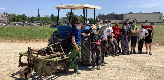 Le groupe de 4ème et de 3ème prêt à passer à l'action (Crédit photo : HC)