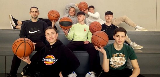 Les jeunes de la filière MCAGS à l'issue d'une séance de basket-ball. (Crédit photo : O.Barbot)