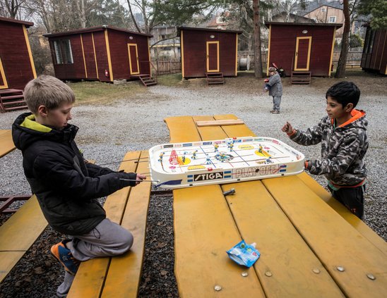 Enfants ukrainiens près de Prague, République tchèque. (Crédit photo : AFP / Michal Cizek)