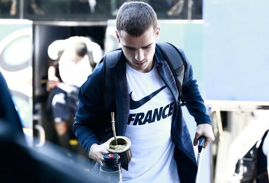 À l'instar de ses coéquipiers uruguayens en club, le footballeur français Antoine Griezmann consomme régulièrement la yerba maté. (Crédit photo : Benjamin Cremel / AFP)