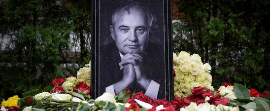 La tombe de MikhaÏl Gorbatchev, décédé en août, au cimetière de Novodevitchi, le 6 septembre 2022 à Moscou (Crédit photo : AFP/Archives / Natalia KOLESNIKOVA)