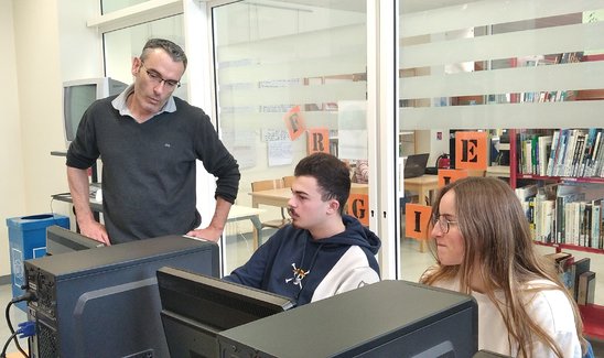 Un cours d'EMC avec Nicolas Gagnié. (Crédit photo : Vérane Menard)