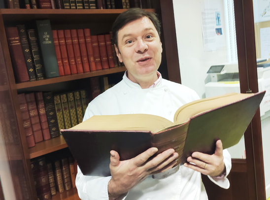 Hubert Delorme, la passion des livres! (Crédit photo : Lycée Sainte-Thérèse)