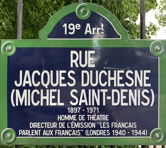 Plaque de rue en hommage à Jacques Duchesne, directeur de \