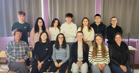 Les élèves de la prépa médecine. De gauche à droite, au premier rang : Marie, Liz, Coralie, Mathilde, Marine. Au second rang : Clément, Astrid, Léa, Gabin, Louann, Tom, Iness (Abs : Manon). (Crédit photo : Monsieur Ferron)