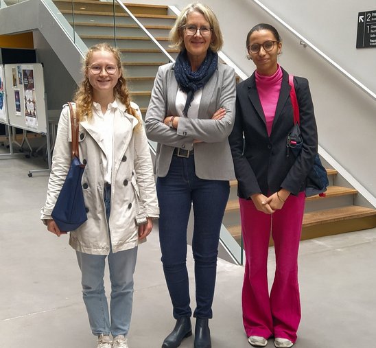 La doyenne et deux élèves de SFX (Crédit photo : Jeanne Manic)