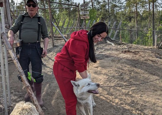 Adrienne en stage en Finlande dans un élevage de chiens. (Crédit photo : A. Provin-Houot)