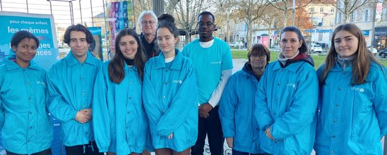 Les jeunes ambassadeurs de l'UNICEF, lors d'une sensibilisation. (Crédit photo : Clarisse Audigane)