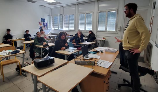 M. Dehez, formateur en classe de 3e à la MFR de Saint-Aubin-d'Aubigné. (Crédit photo : Hubert Benjamin)