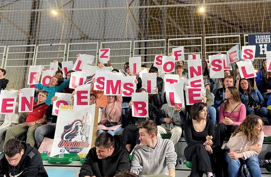 Les jeunes se mobilisent en tribune. (Crédit photo : Fédé MFR44)