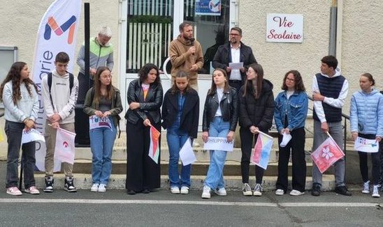 La cérémonie officielle d'ouverture des jeux. (Crédit photo : Lycée Sainte-Marie)