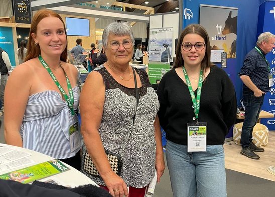 De gauche à droite : Coralie Buret, Lucette Veillot, Camille Pedron. (Crédit photo : Jérémie JOUAN)