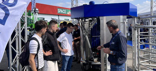 Jérôme Mullot présente le système DeepBlue, la nouvelle intelligence artificielle. (Crédit photo : Paul RICHARD)