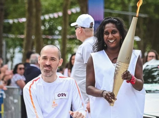 La fierté de Sylvain et Laëtitia portant la flamme (Crédit photo : Laëtitia Le Comte)