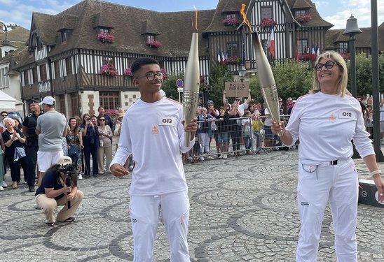 Une fierté pour Sacha Tatnou , qui porte la flamme olympique dans sa ville natale (Crédit photo : Sacha)