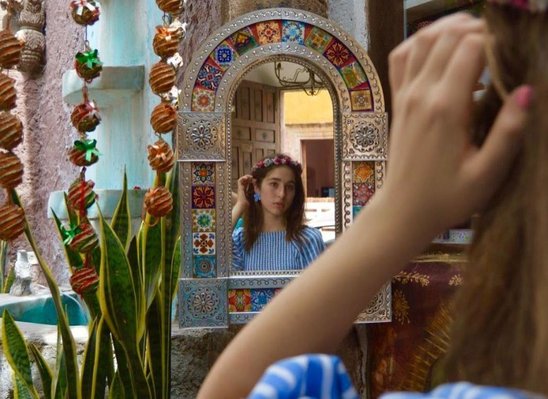 Dara est venue en France avec les éléments de sa culture qu'elle confronte aux nôtres. (Crédit photo : Dara Alvarez)