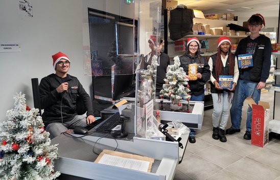 Les CAP Equipier Polyvalent du Commerce sont investis au Joki Shop. (Crédit photo : V.Onillon)