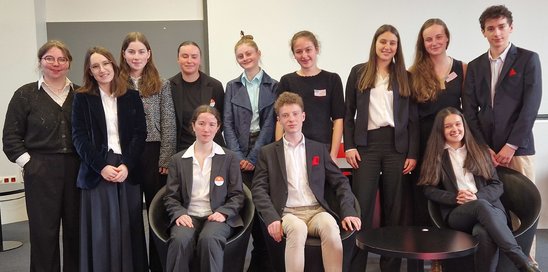 Finalistes du coucours au Loquidy (Crédit photo : Les finalistres et M.Colas et Mme. Lecuyer)