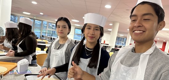 Un atelier cuisine pour préparer la galette des rois. (Crédit photo : Jean-Luc Oliveau)